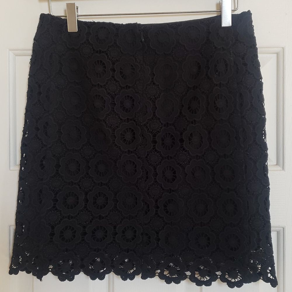 Black Floral Crochet Lace Mini Skirt Scalloped Hem Peekaboo Lining | SIZE 2 - Picture 5 of 13